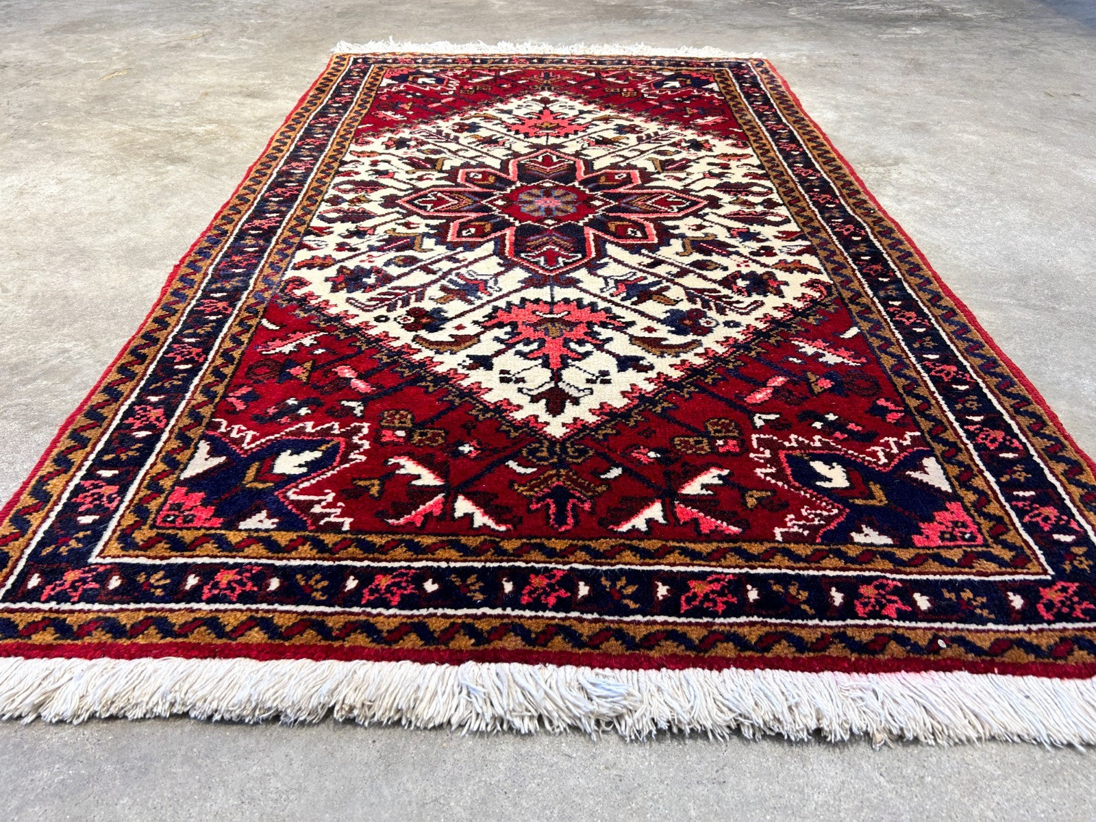 3'1"x5' Hand-Knotted 100% Wool Pile Herize Rug