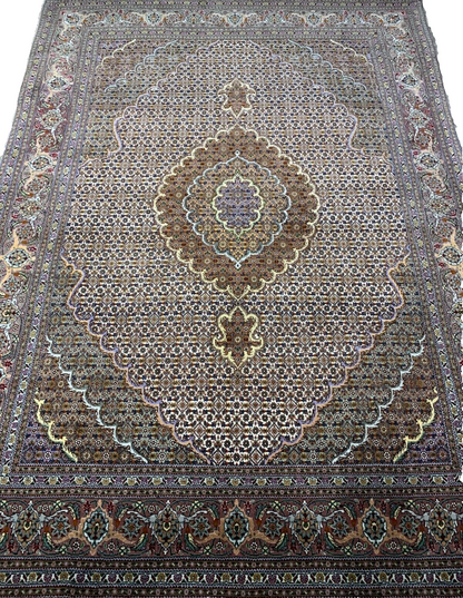 4'7"x6'7" Fine Hand-Knotted Wool & Silk Blend Tabrize Mahi Carpet - Area Rug
