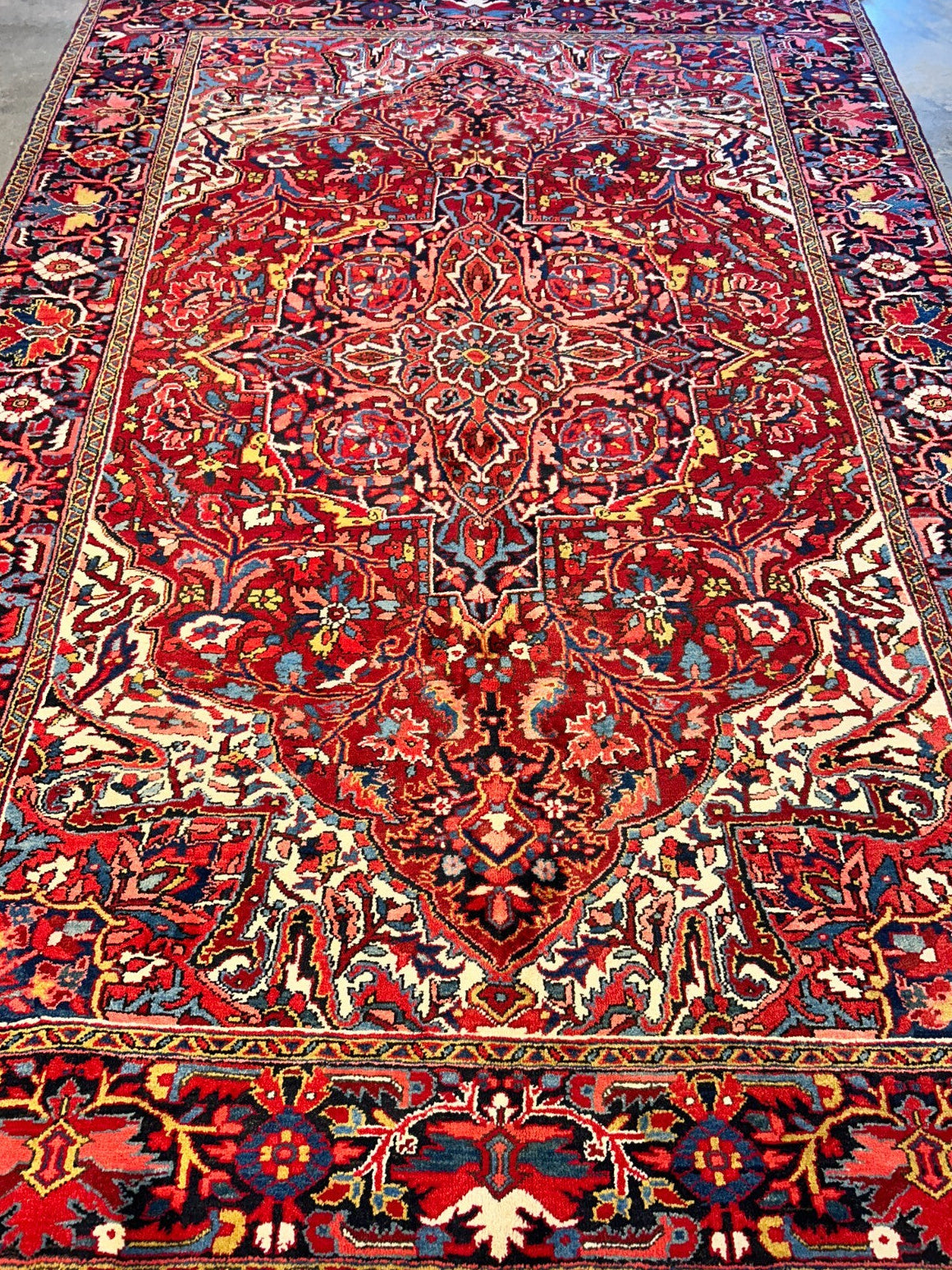 7'9"x11'4" Hand-Knotted 100% Wool Pile Herize Rug