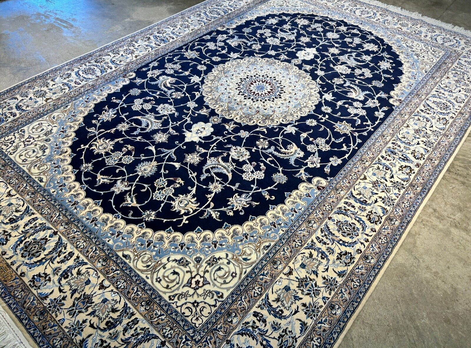 6'9"x9'10" Very Fine Hand-Knotted Wool & Silk Blend Naine Carpet - Area Rug