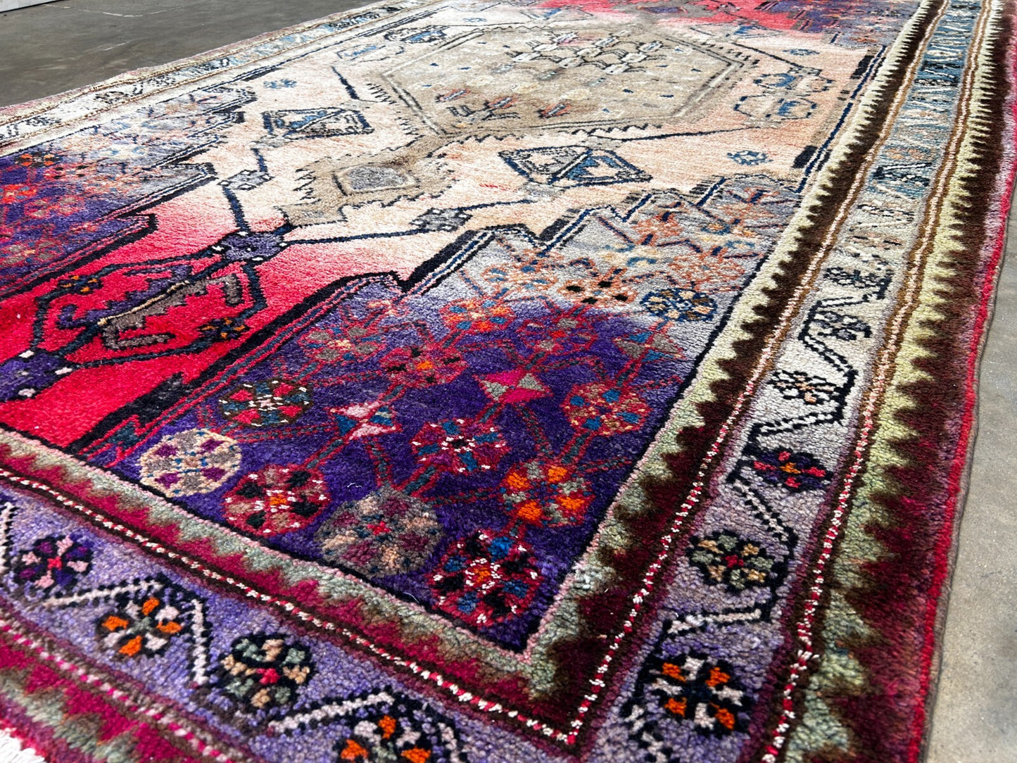 5'1" x 8'10" Hand-Knotted 100% Lamb Wool Carpet - Mousele Area Rug