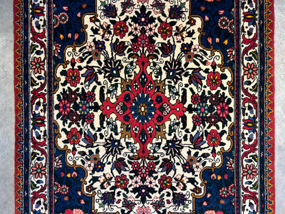 3'5"x5'2'' Hand-Knotted 100% Wool Persiane Bakhtiarie Area Rug