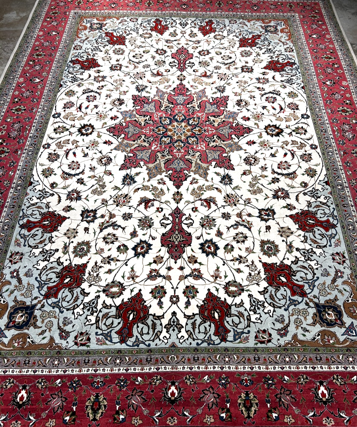 8'2"x11'5'' Very Fine Hand-Knotted Silk & Wool Tabrize Area Rug - Carpet