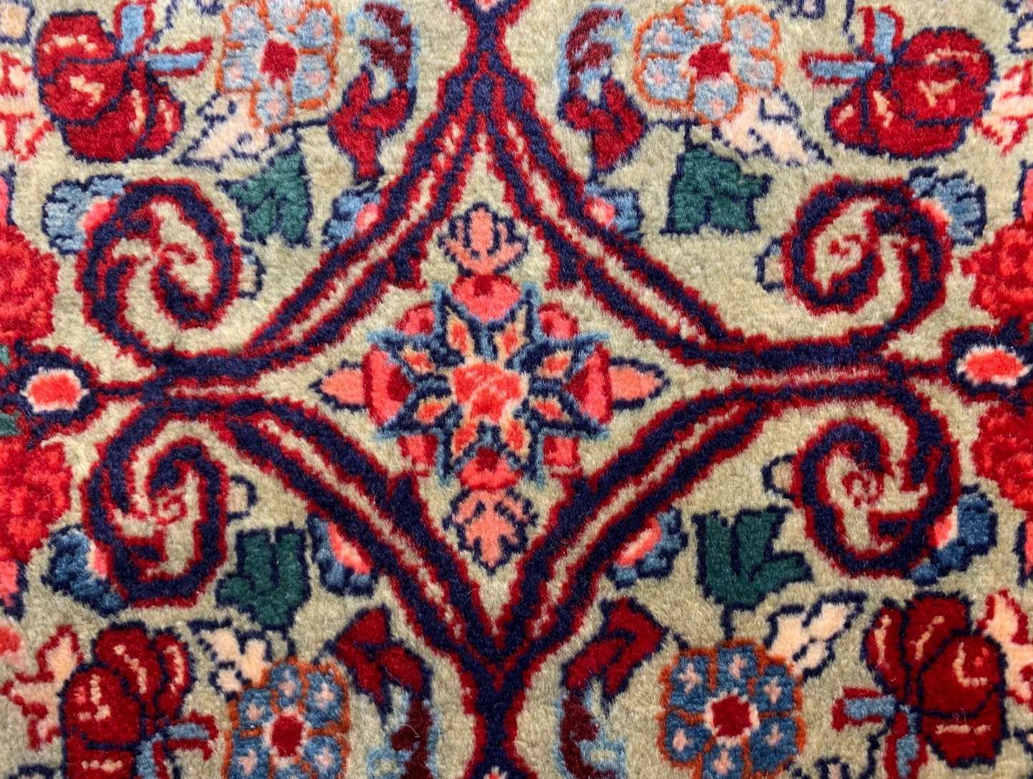 3'8"x4'11'' Hand-Knotted 100% Wool Bidjare Area Rug - Area Carpet