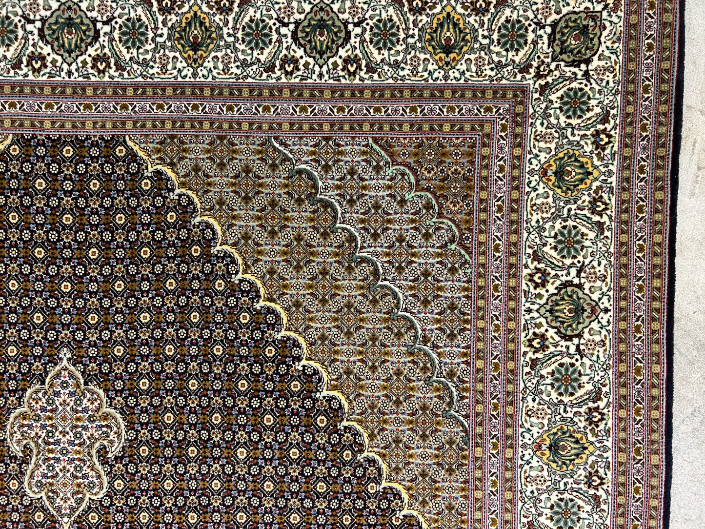 6'10"x10'5" Fine Hand-Knotted Wool & Silk Blend Tabrize Mahi Carpet - Area Rug