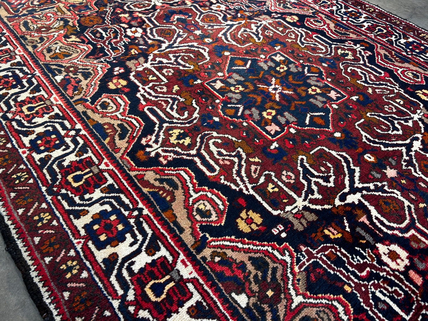 5'5" x 8'10" Hand-Knotted 100% Wool Pile Bakhtiarie Area Rug - Carpet