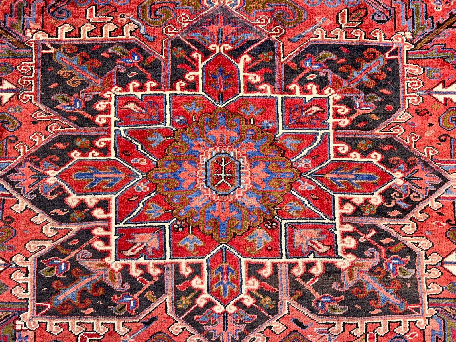 8'9"x11'4" Hand-Knotted 100% Wool Pile Herize Rug