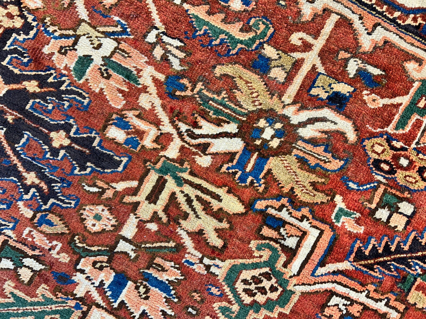 8'6"x11'6" Hand-Knotted 100% Wool Pile Herize Rug