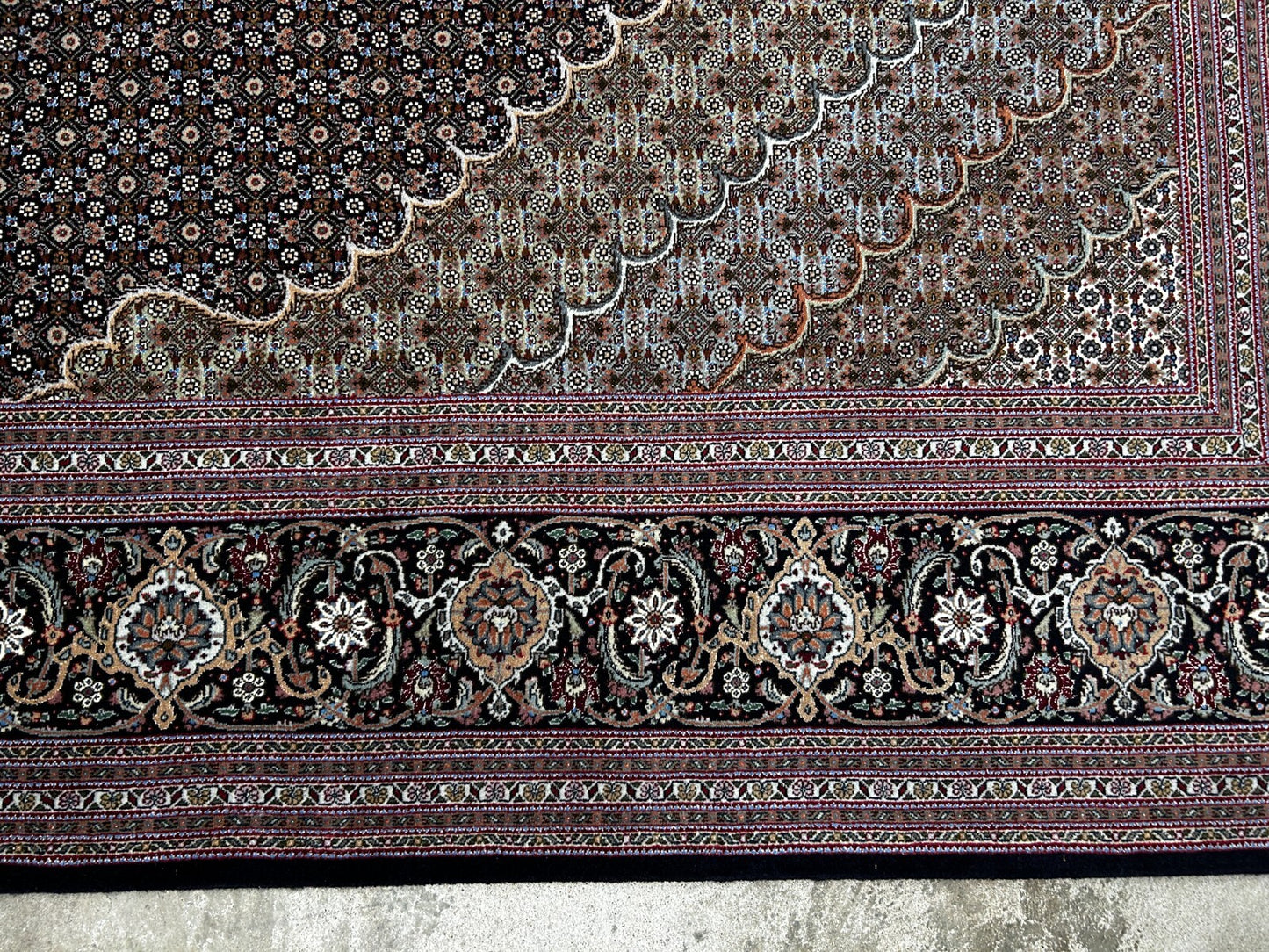 8'2"x11'5" Fine Hand-Knotted Wool & Silk Oriental Rug - Area Carpet