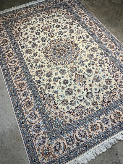 4'11"x7'2" Very Fine Hand-Knotted Wool & Silk Blend Naine Carpet - Area Rug