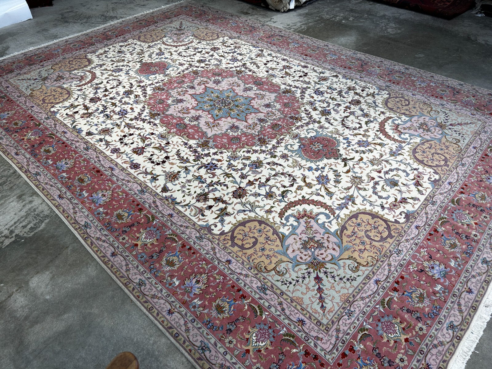 8'4"x11'3" Very Fine Hand-Knotted Wool & Silk Oriental Rug - Area Carpet