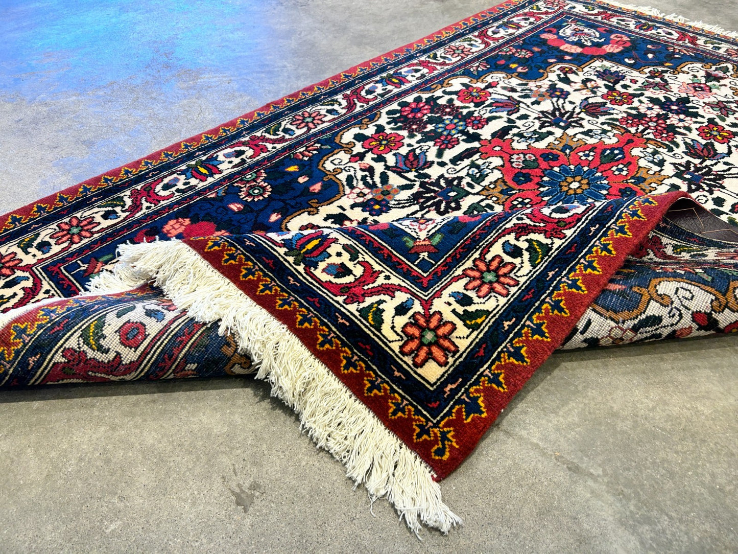 3'5"x5'2'' Hand-Knotted 100% Wool Persiane Bakhtiarie Area Rug