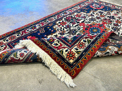 3'5"x5'2'' Hand-Knotted 100% Wool Persiane Bakhtiarie Area Rug