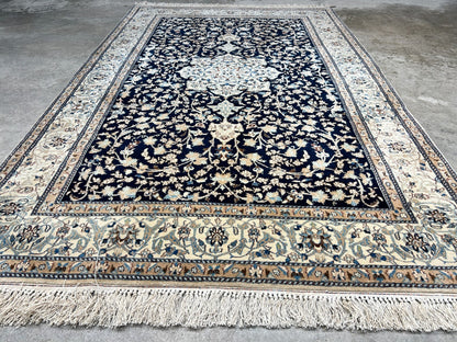 Collector Item - Very Fine 4'2"x6'3" Antique Hand-Knotted 100% Wool Naine Rug