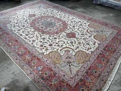 8'4"x11'3" Very Fine Hand-Knotted Wool & Silk Oriental Rug - Area Carpet