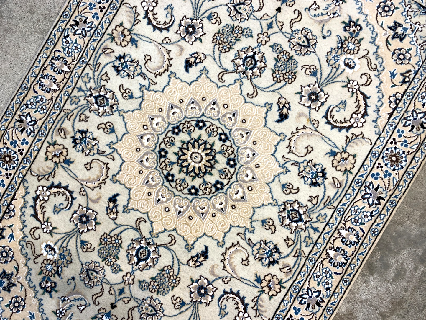 3'3"x4'9'' Hand-Knotted Very Fine Silk & Wool Naine Area Rug