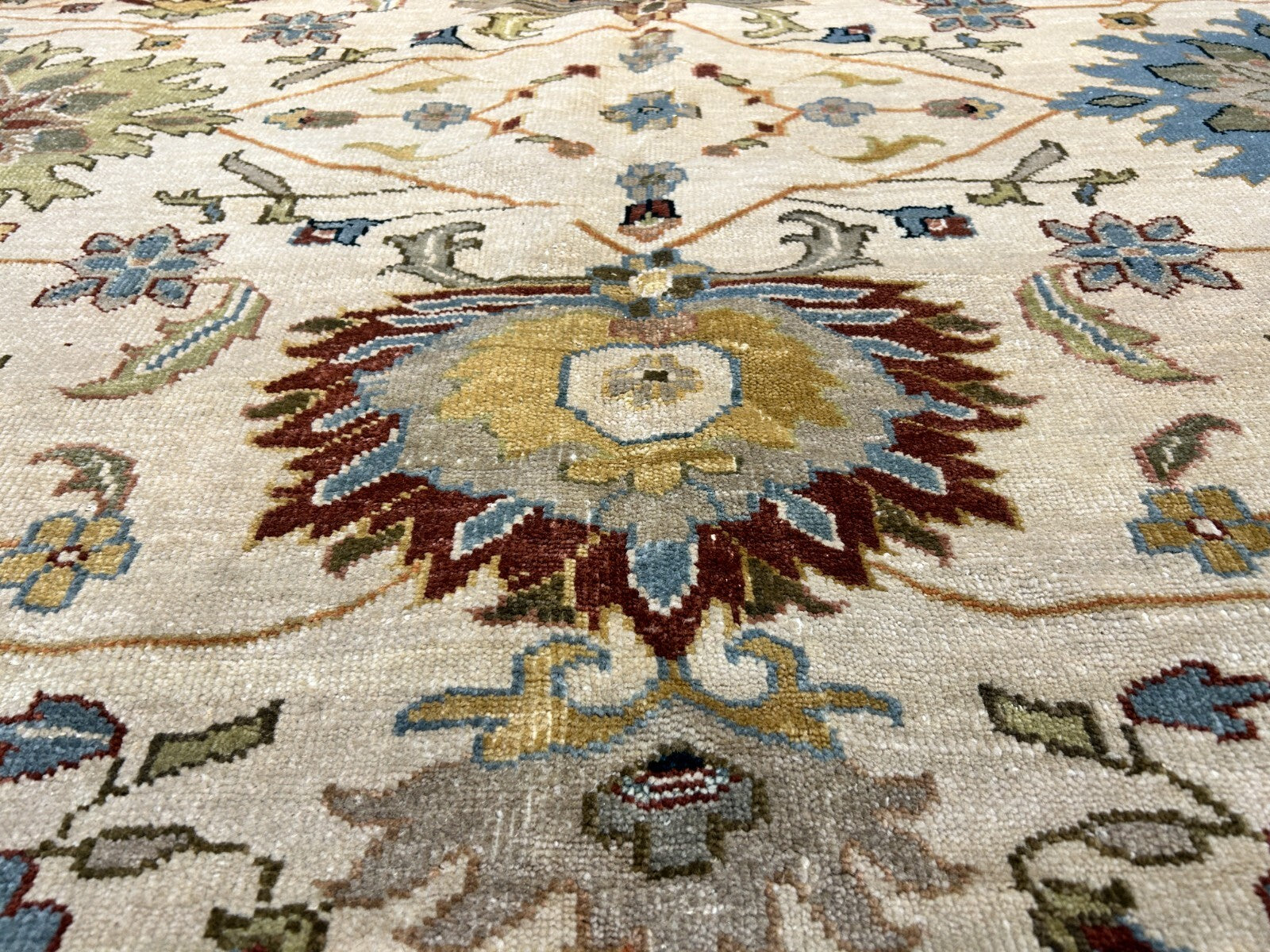 8' x 9'10" Hand-Knotted 100% Wool Carpet - Indian Mahal Area Rug