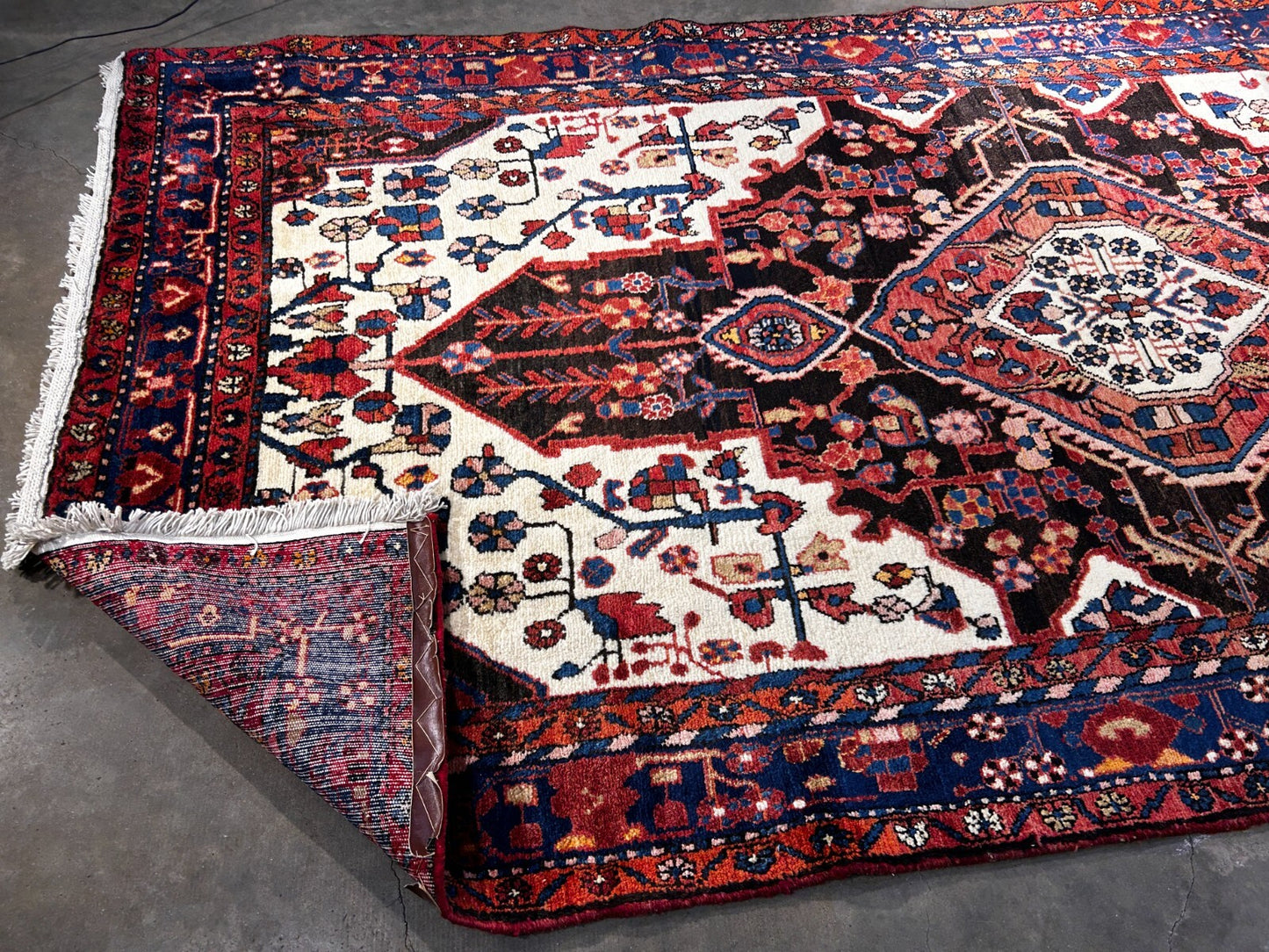 5'4" x 10'4" Hand-Knotted 100% Wool Nahavande Area Rug