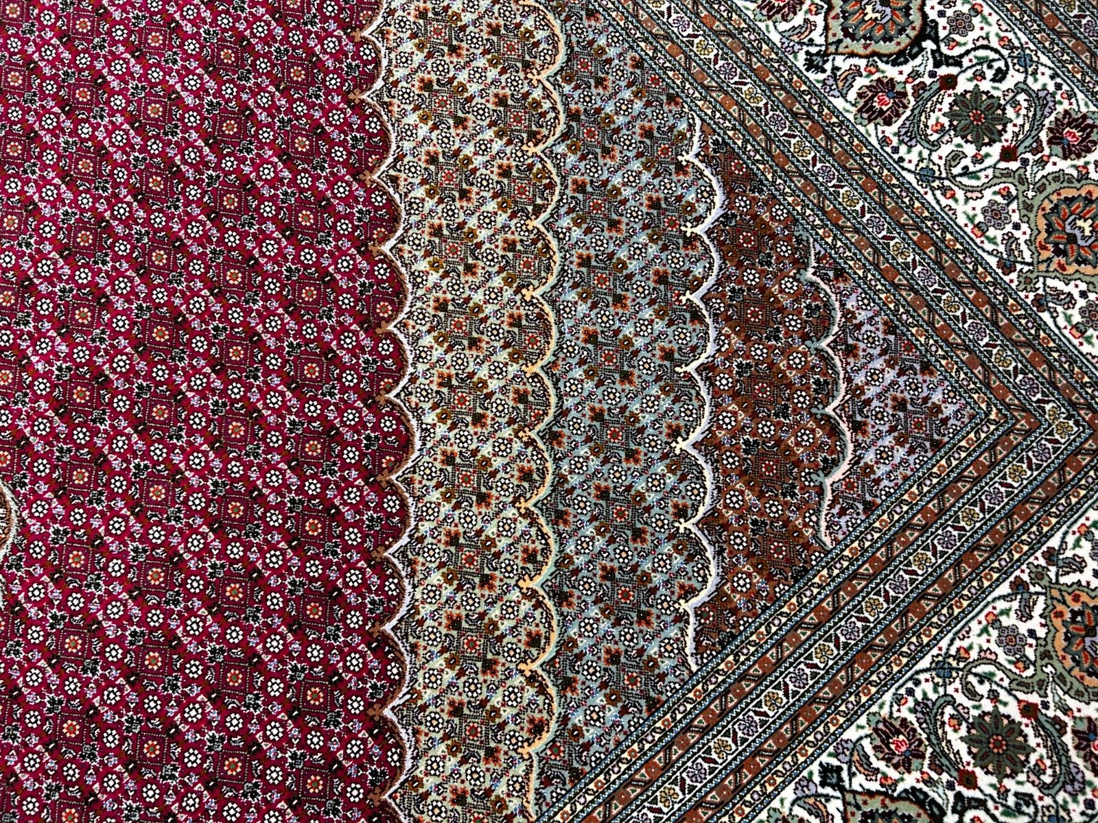 8'2"x11'6" Fine Hand-Knotted Wool & Silk Oriental Rug - Area Carpet