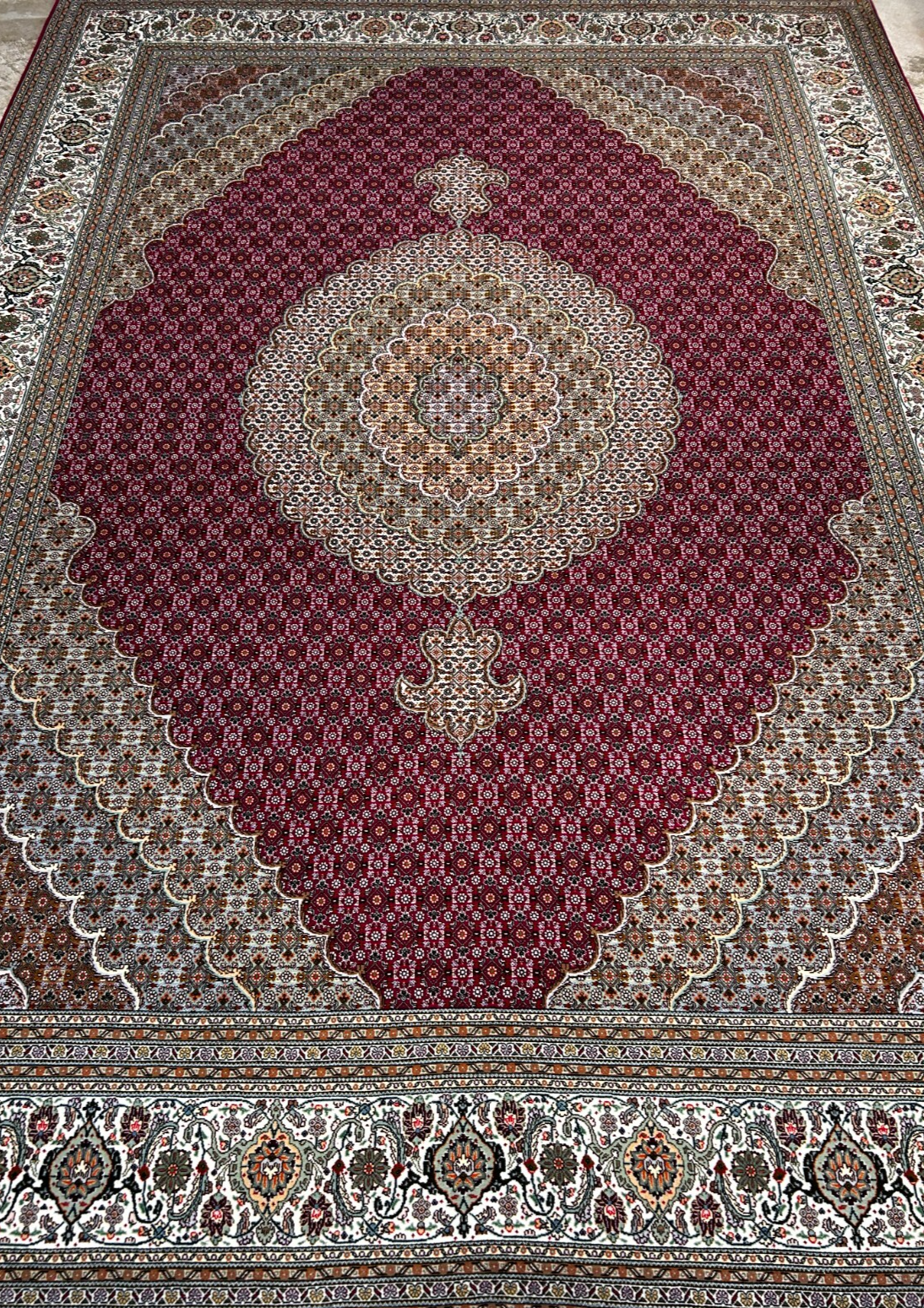 8'2"x11'6" Fine Hand-Knotted Wool & Silk Oriental Rug - Area Carpet