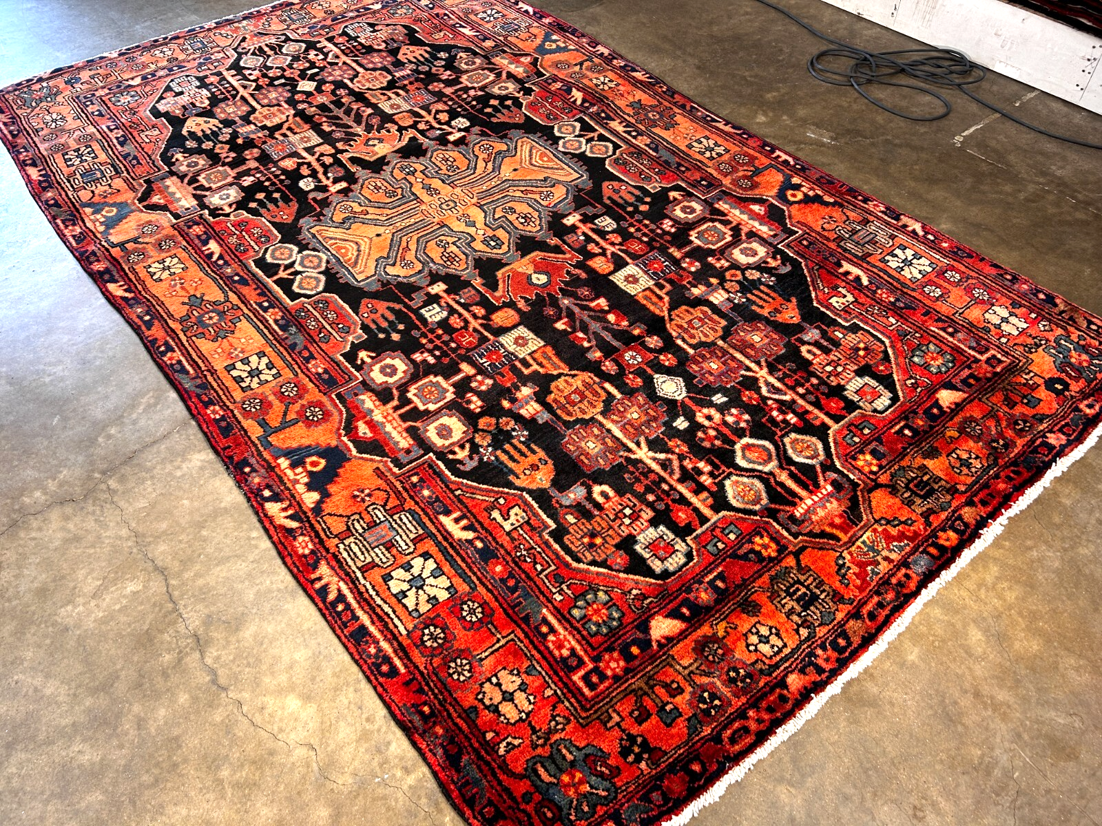 5'4" x 9'3" Hand-Knotted 100% Wool Pile Nahavande Area Rug - Carpet