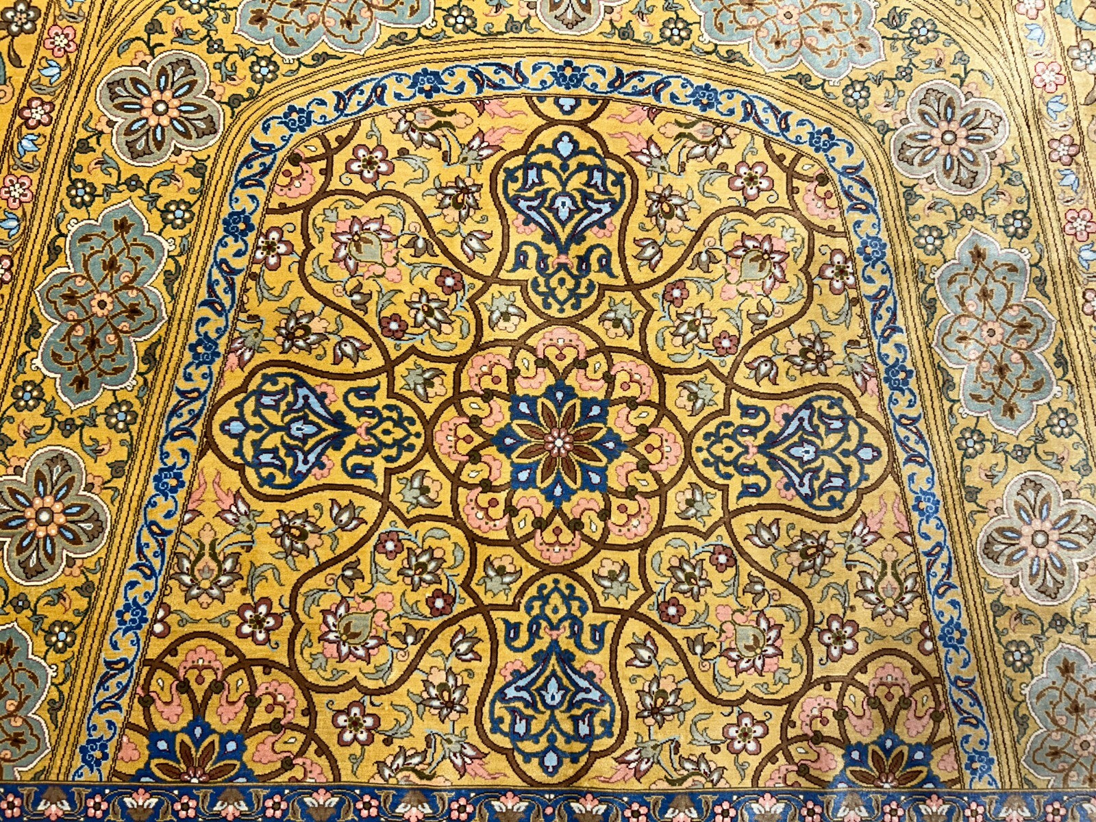 9'8"x12'11" Exquisite Signed Hand-Knotted 100% Silk Qume Rug