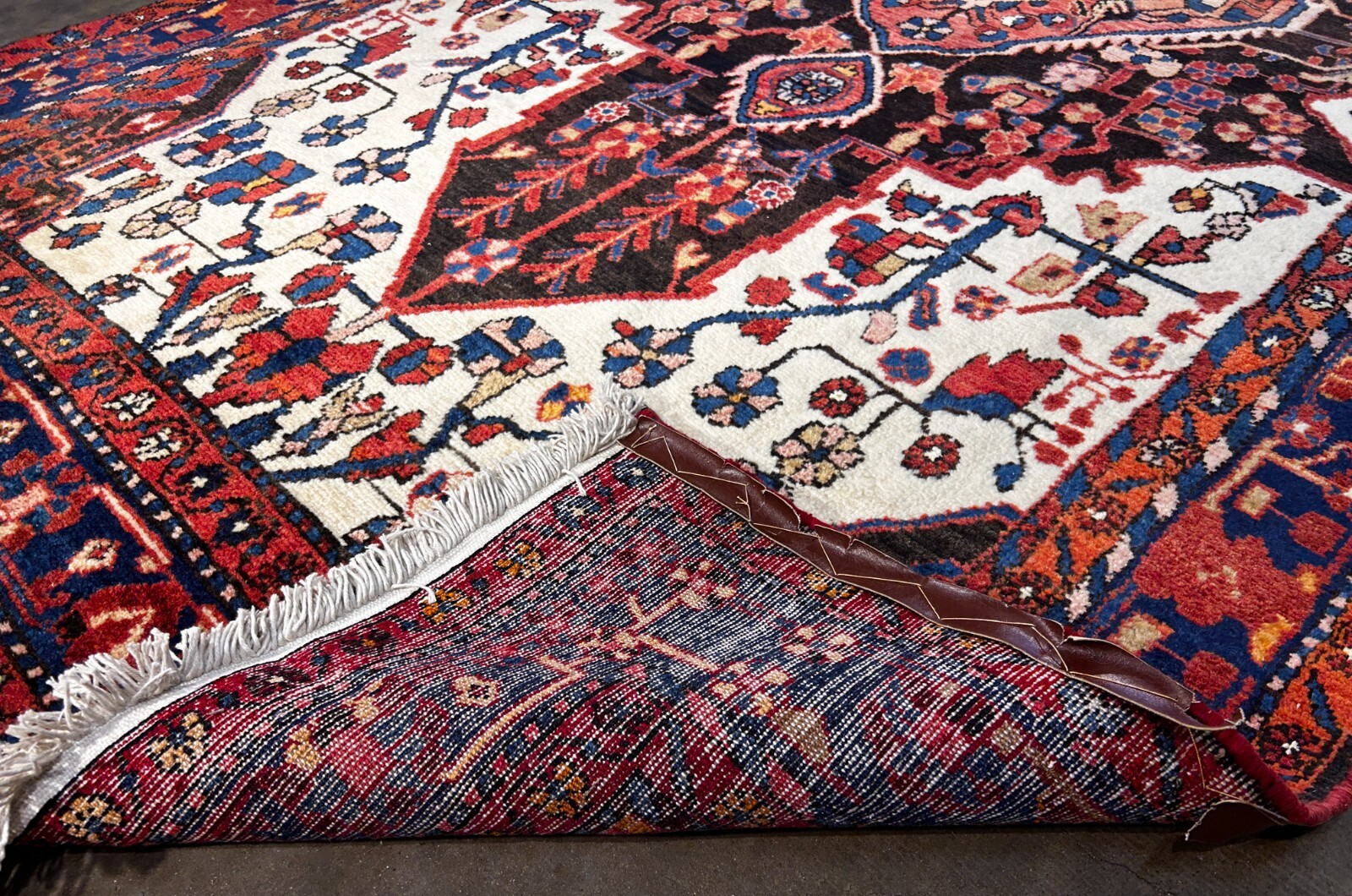 5'4" x 10'4" Hand-Knotted 100% Wool Nahavande Area Rug