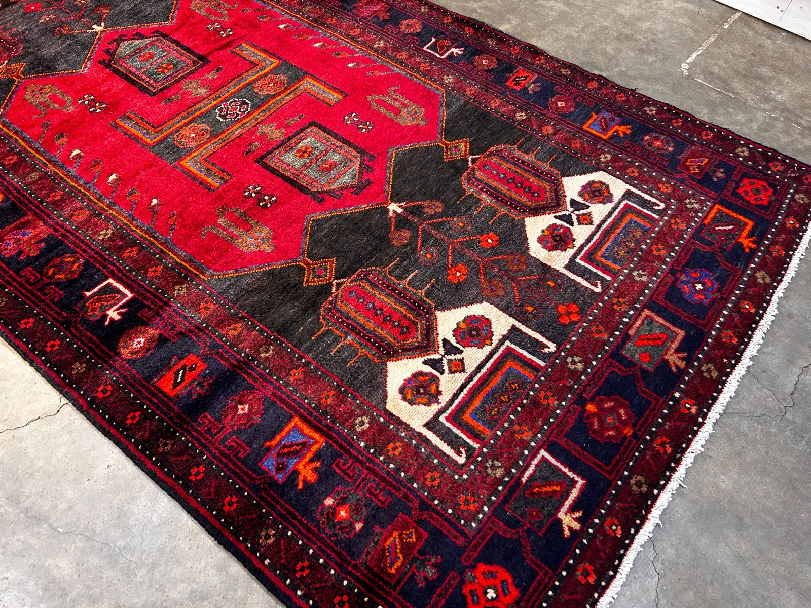 4'11" x 8'5" Hand-Knotted 100% Wool Pile Hamadane Area Rug