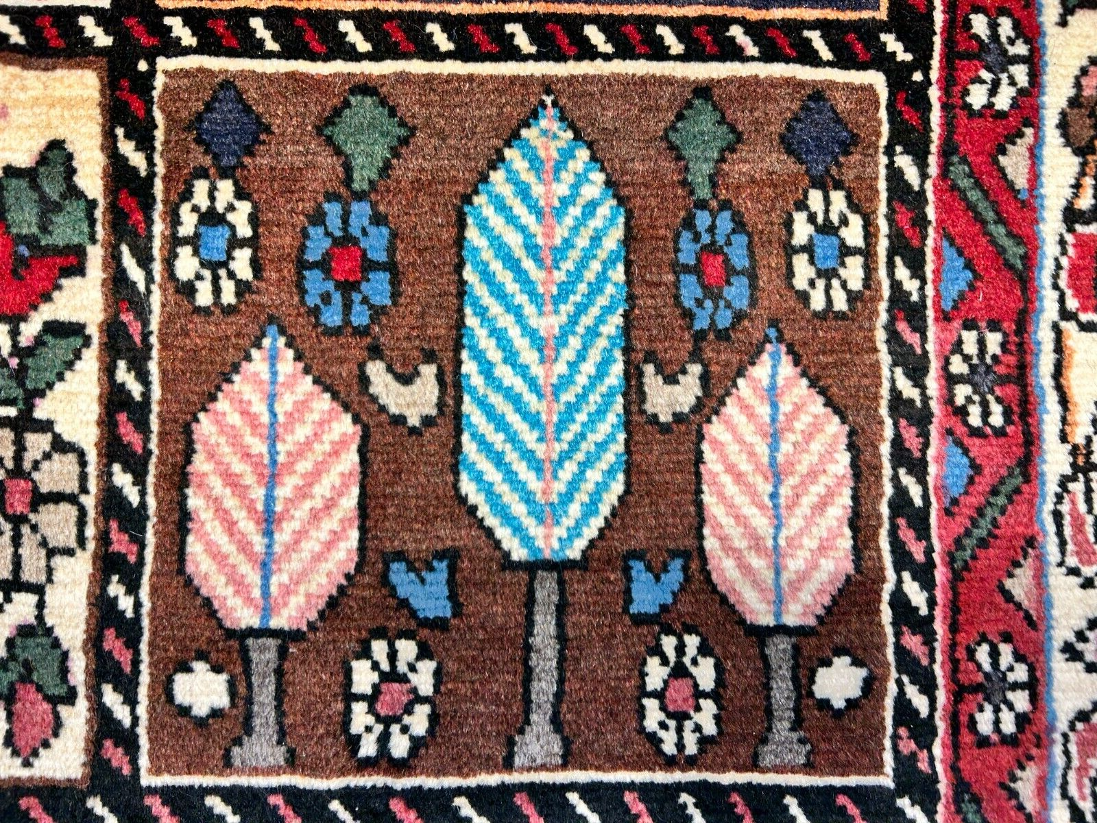 6'9"x9'5" Hand-Knotted 100% Lamb Wool Bakhtiarie Carpet - Area Rug