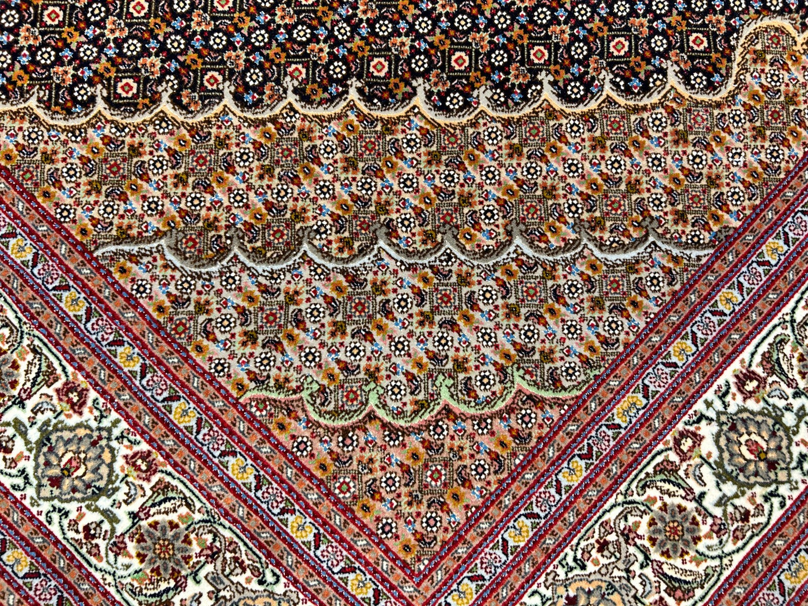 5'6"x7'8" Fine Hand-Knotted Wool & Silk Blend Tabrize Mahi Carpet - Area Rug