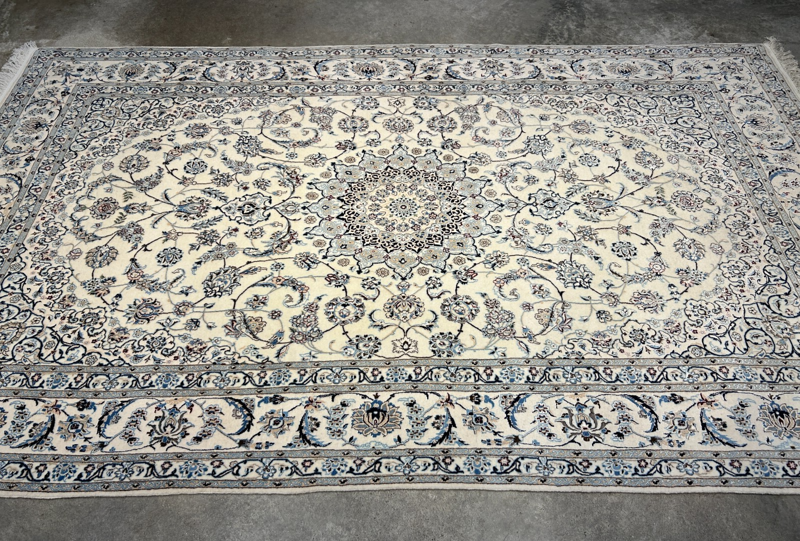 5'7"x9' Extra Fine Hand-Knotted Wool & Silk Naine Rug