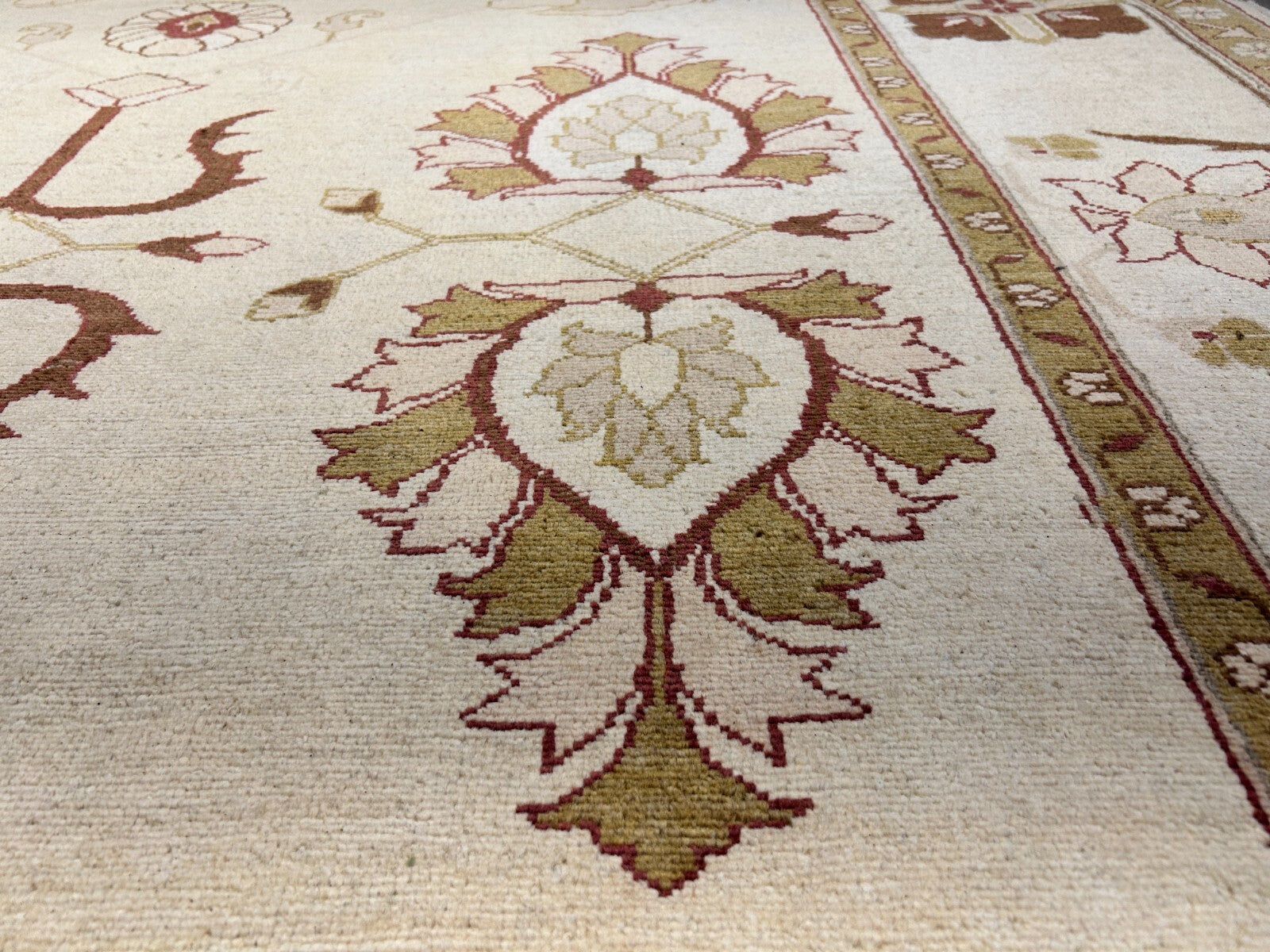 7'0"x9'3" Hand-Knotted 100% Wool Pile Indian Arut Carpet - Area Rug