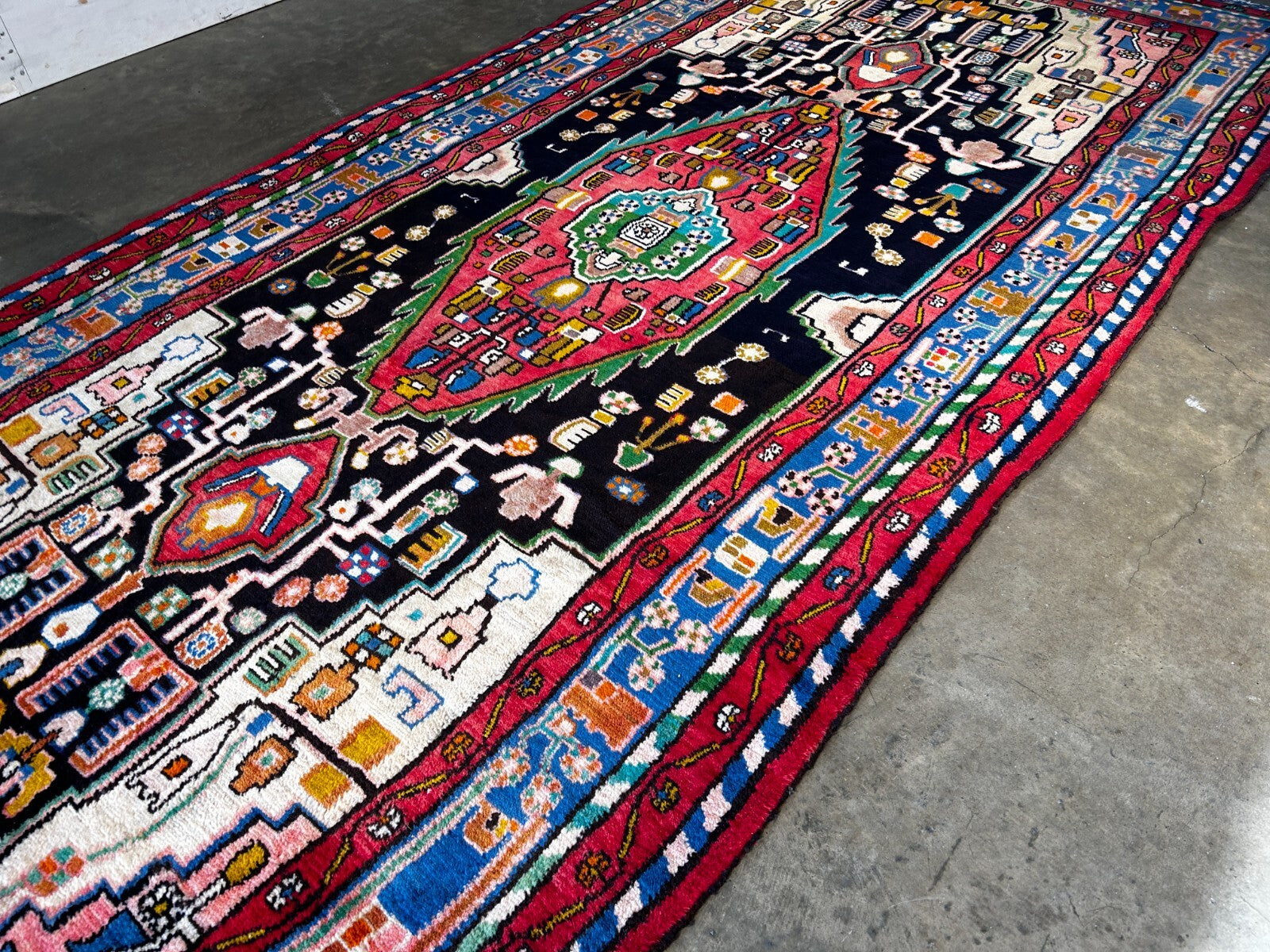 4'8" x 10' Hand-Knotted 100% Lamb Wool Nahavande Area Rug