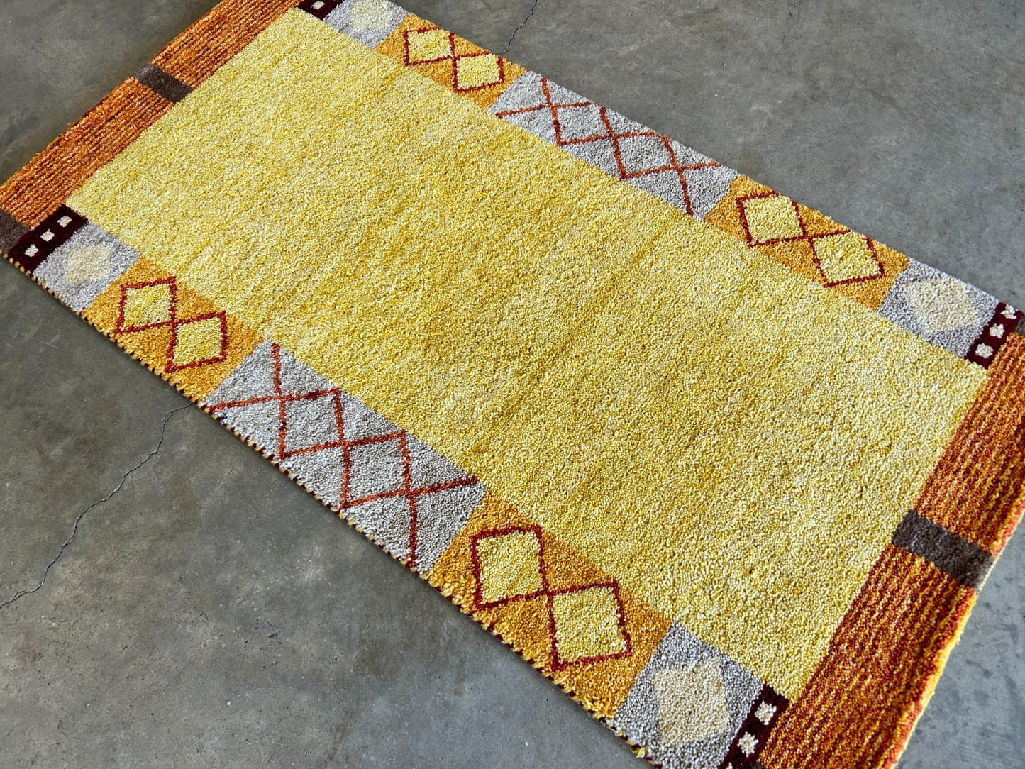 2'x4' Hand-Knotted 100% Wool Pile Gabbeh Rug