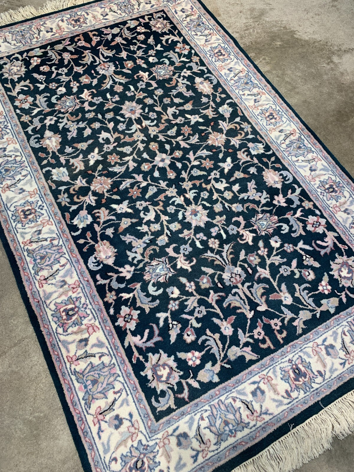 4'0''x6'0'' Hand-Knotted 100% Wool Oriental Area Rug