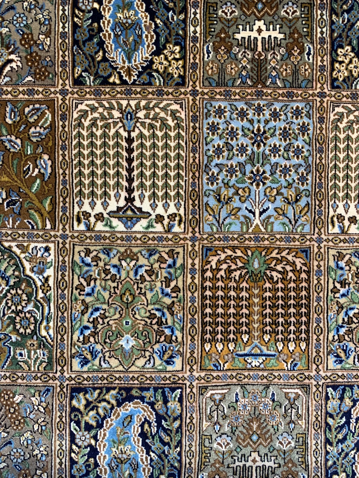 4'6"x7' Fine Hand-Knotted 100% Wool Pile Qume Rug