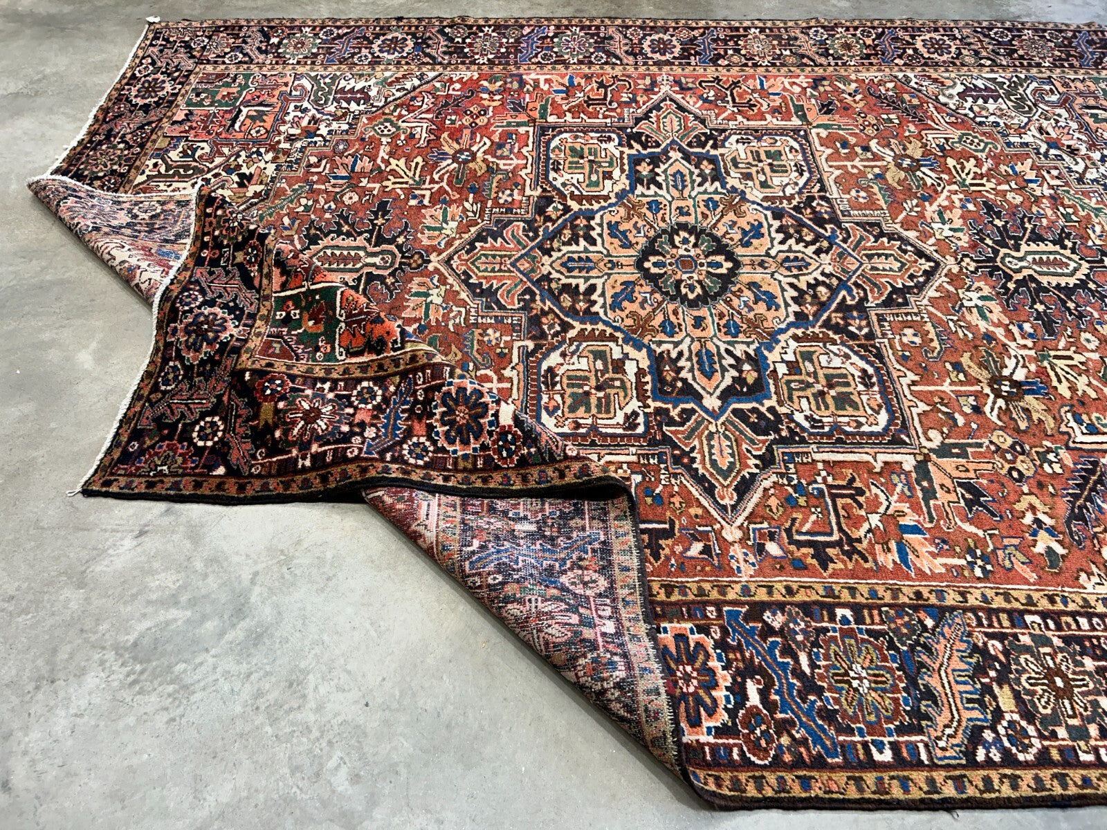 8'6"x11'6" Hand-Knotted 100% Wool Pile Herize Rug