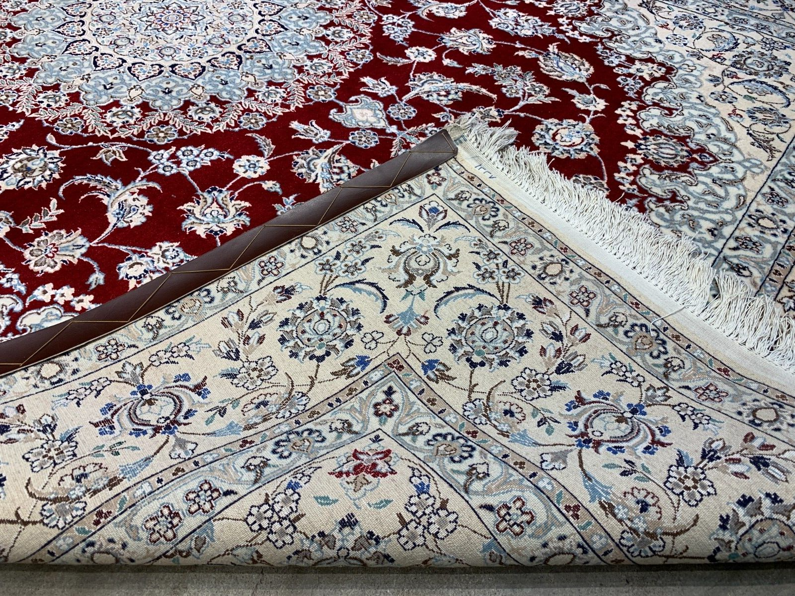 5'3"x7'3" Fine Hand-Knotted Wool & Silk Blend Naine Carpet - Area Rug