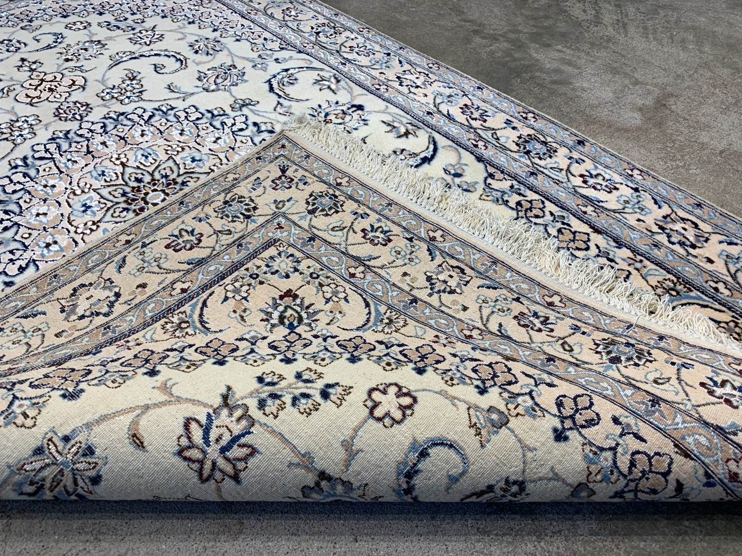 3'3"x4'11'' Very Fine Hand-Knotted Silk & Wool Naine Area Rug - Carpet