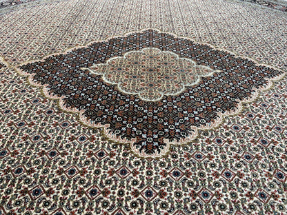 8' Diameter Exquisite Hand-Knotted 100% Wool Pile Oriental Rug