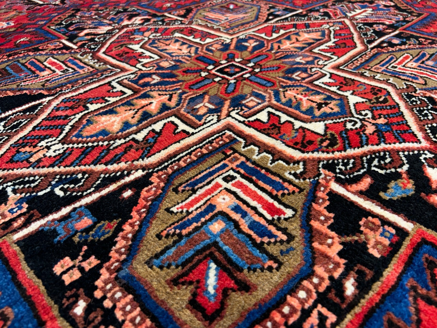 8'2"x11'1" Hand-Knotted 100% Wool Pile Herize Rug