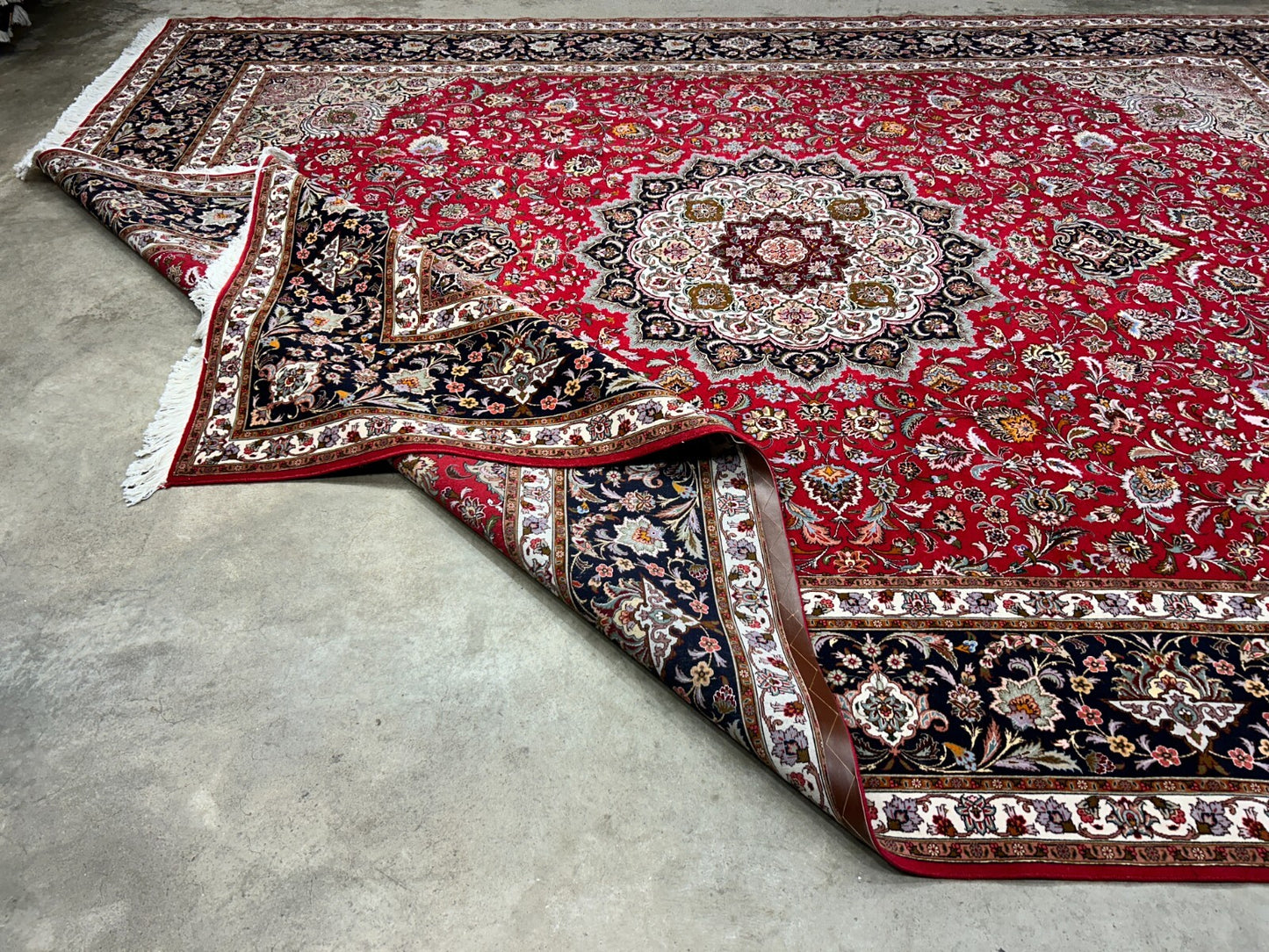 8'10"x12'11" Fine Hand-Knotted Wool & Silk Tabrize Rug