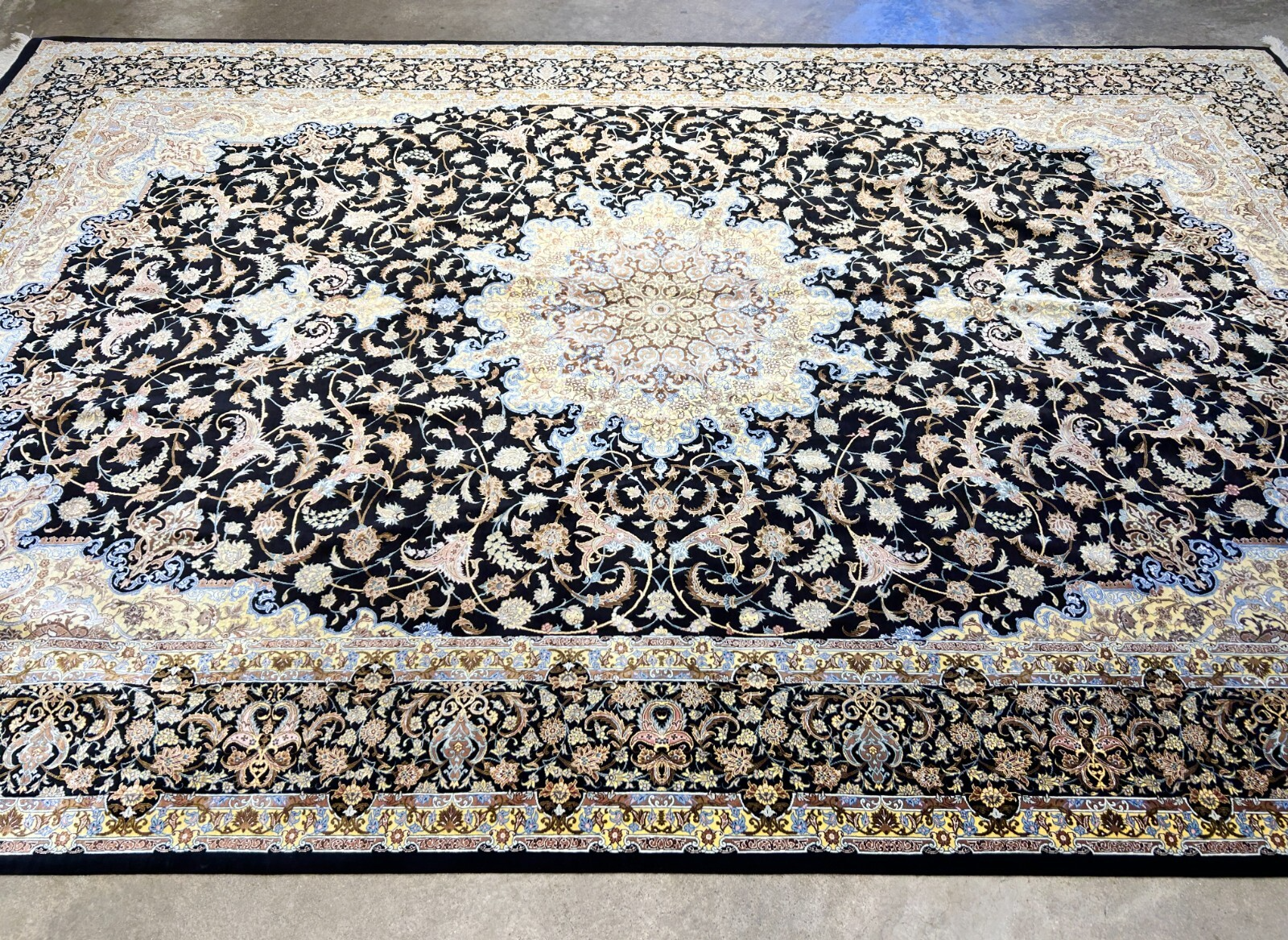 6'6"x10' Exquisite Hand-Knotted 100% Silk Qume Rug