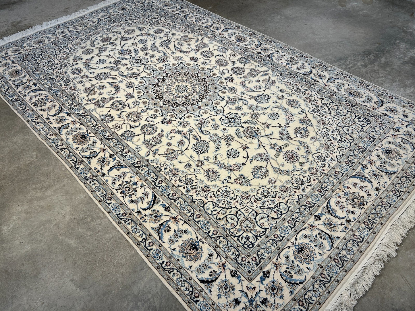 5'7"x9' Extra Fine Hand-Knotted Wool & Silk Naine Rug