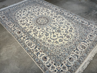 5'7"x9' Extra Fine Hand-Knotted Wool & Silk Naine Rug