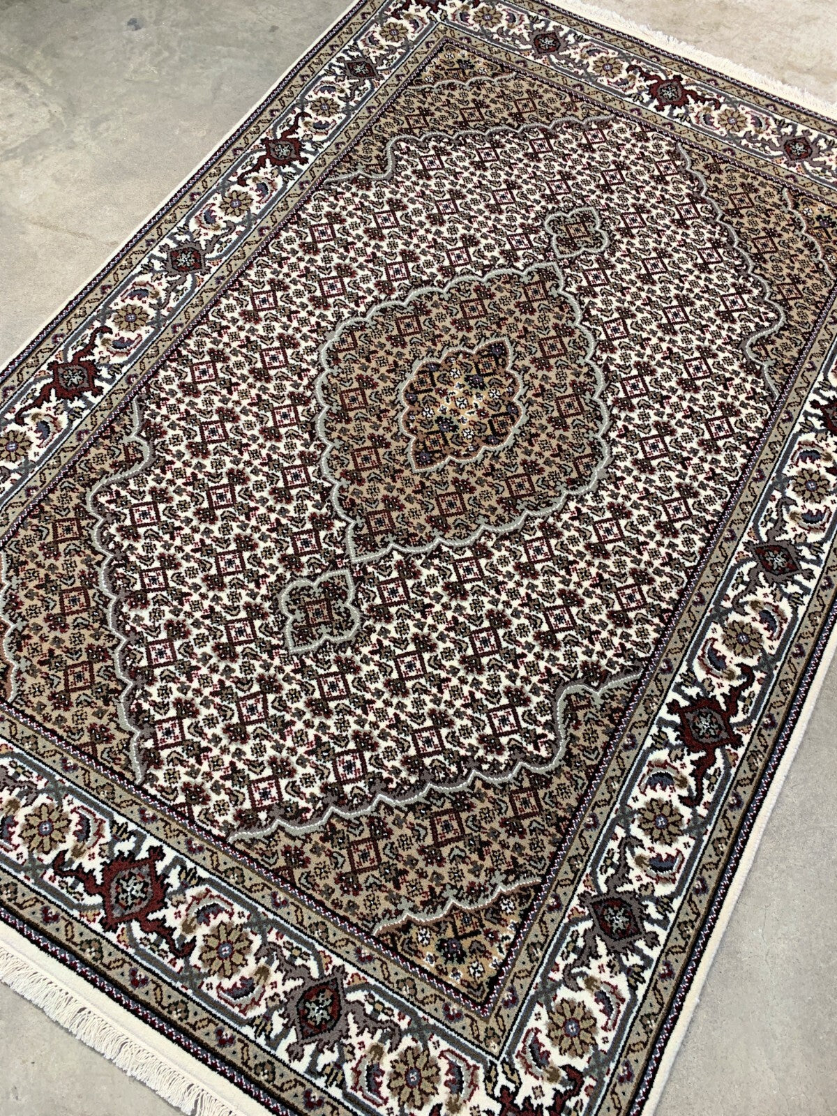 4'1" x 6' Hand-Knotted 100% Wool Tabrize Mahi Area Rug