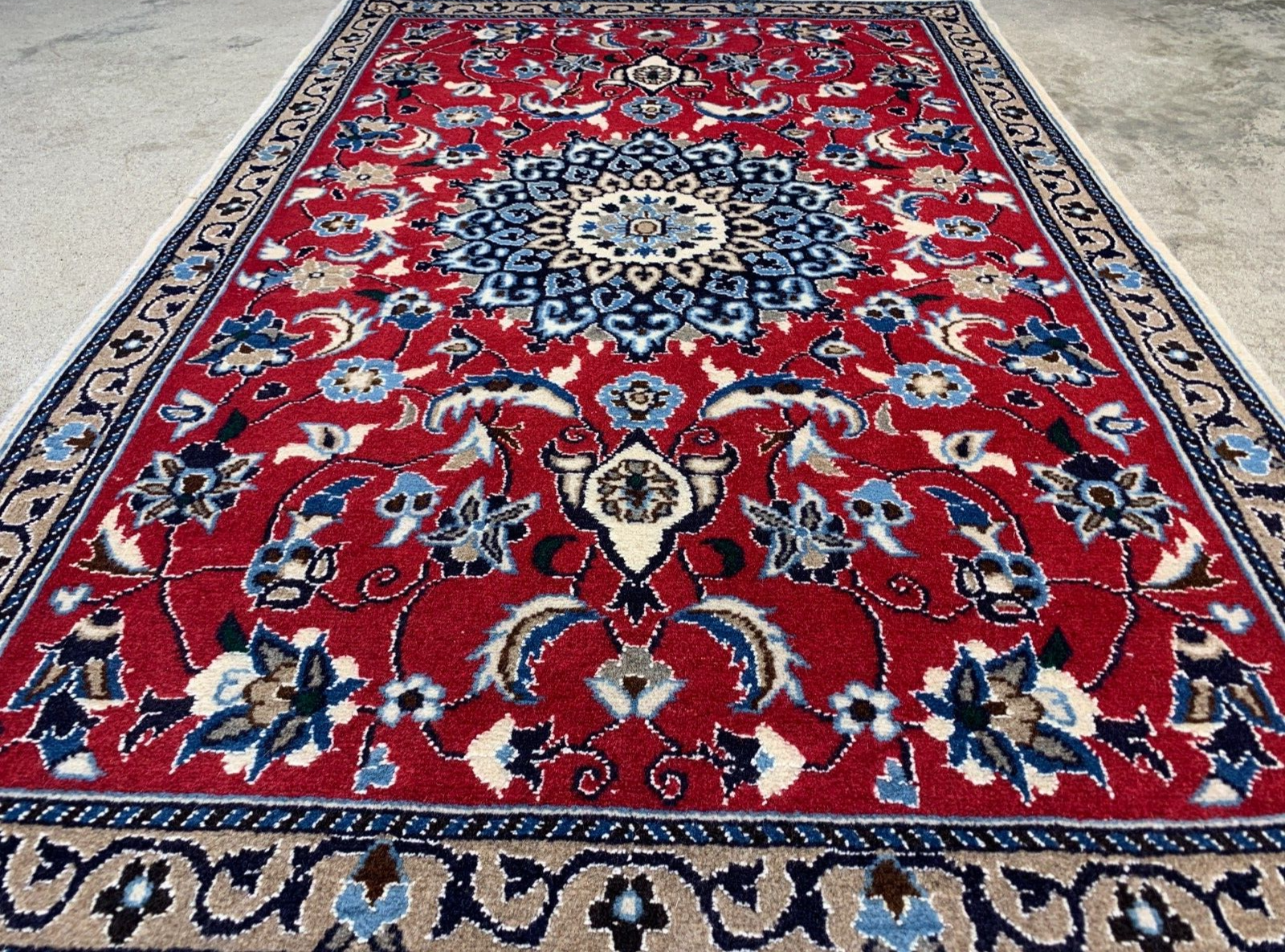 3'x4'5" Fine Hand-Knotted Wool & Silk Blend Naine Carpet - Area Rug