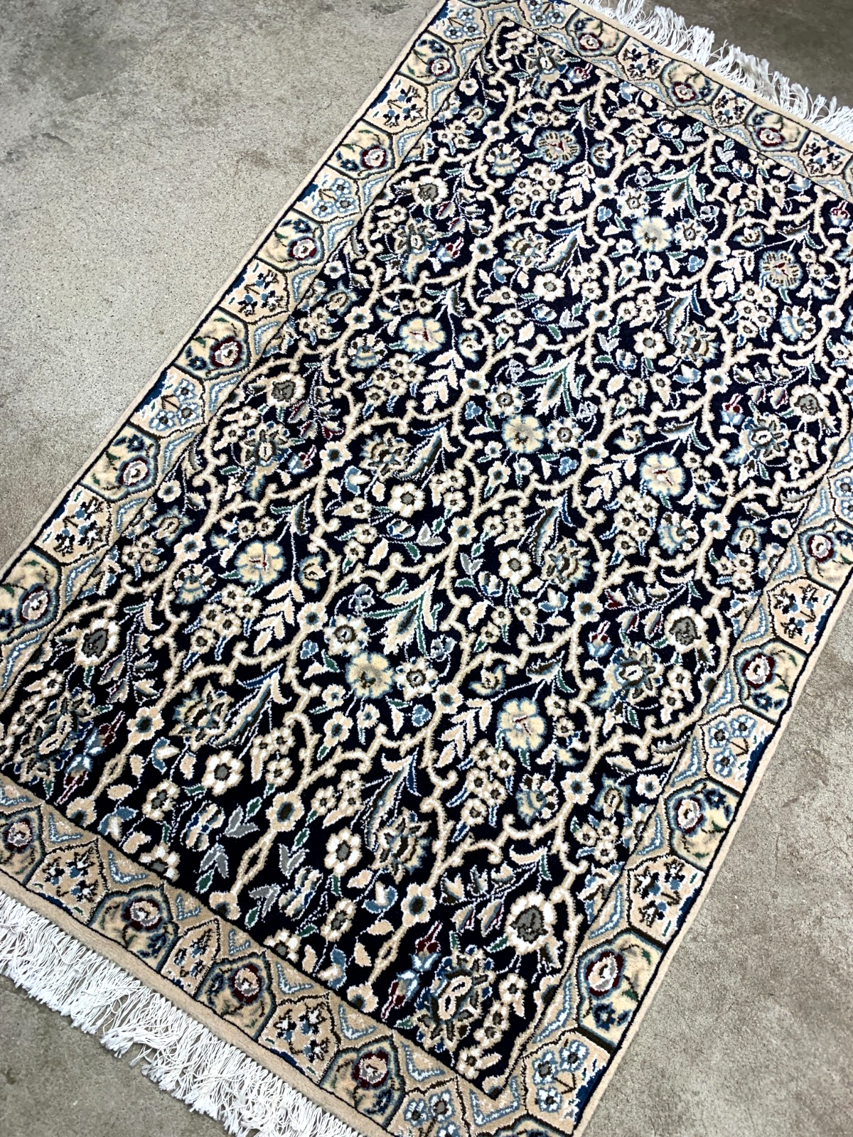 2'8"x4'4'' Fine Hand-Knotted Silk & Wool Pile Naine Area Rug