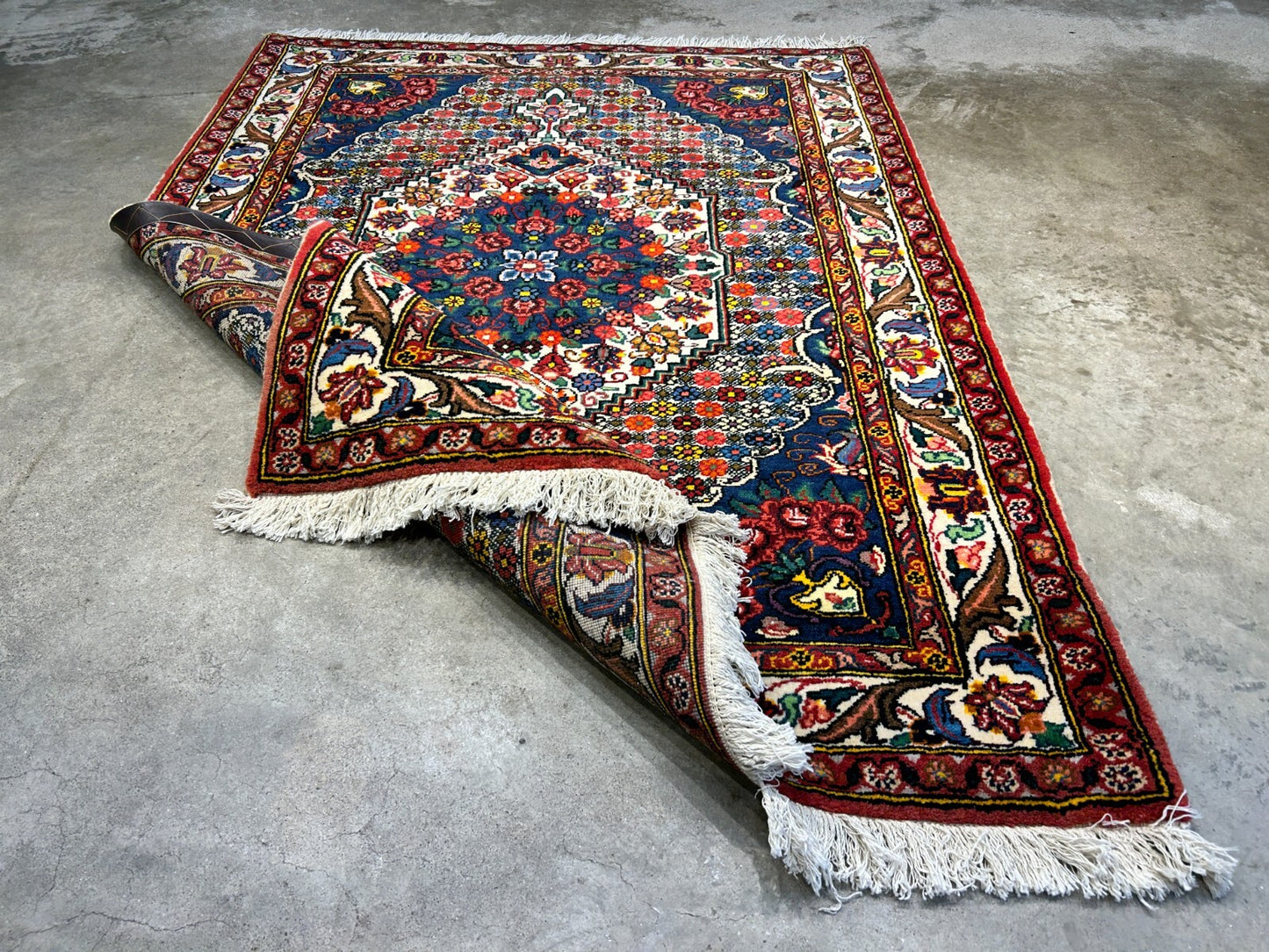 3'5"x5'2" Hand-Knotted 100% Lamb Wool Bakhtiarie Area Rug