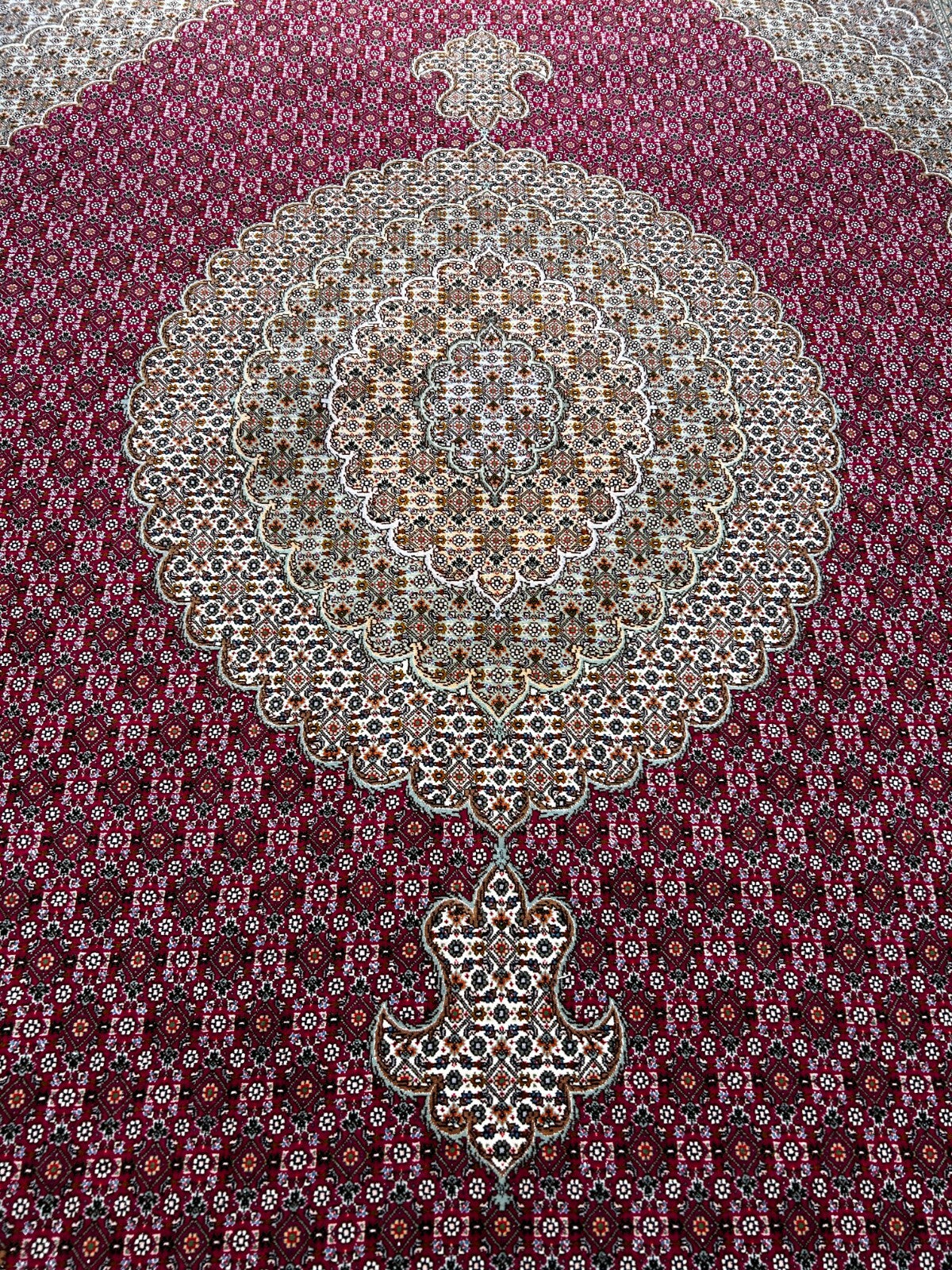 8'2"x11'6" Fine Hand-Knotted Wool & Silk Oriental Rug - Area Carpet